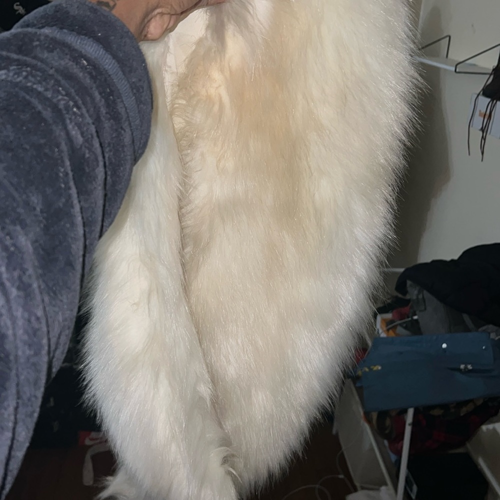 White fur scarf